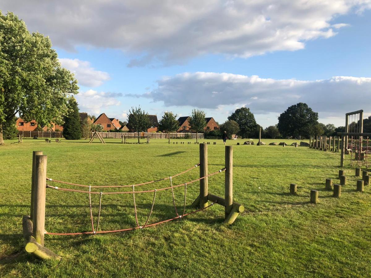شقة Amazing Quiet Garden House Near London Luton Airport المظهر الخارجي الصورة