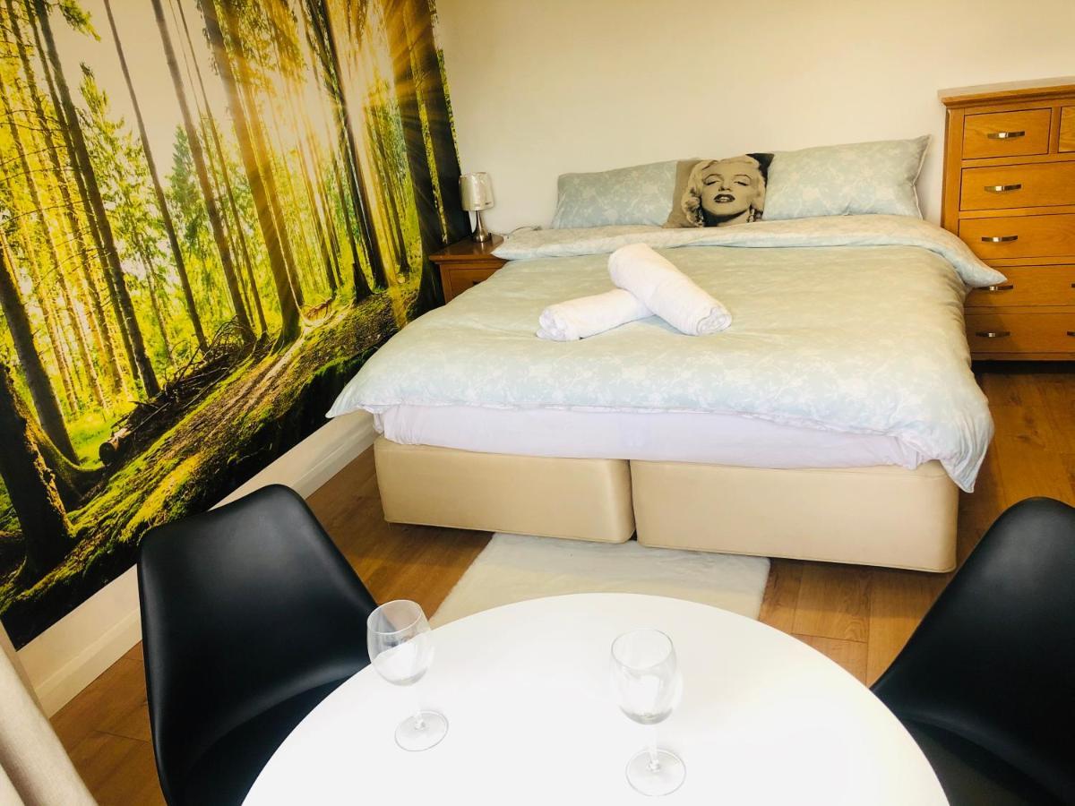 شقة Amazing Quiet Garden House Near London Luton Airport المظهر الخارجي الصورة