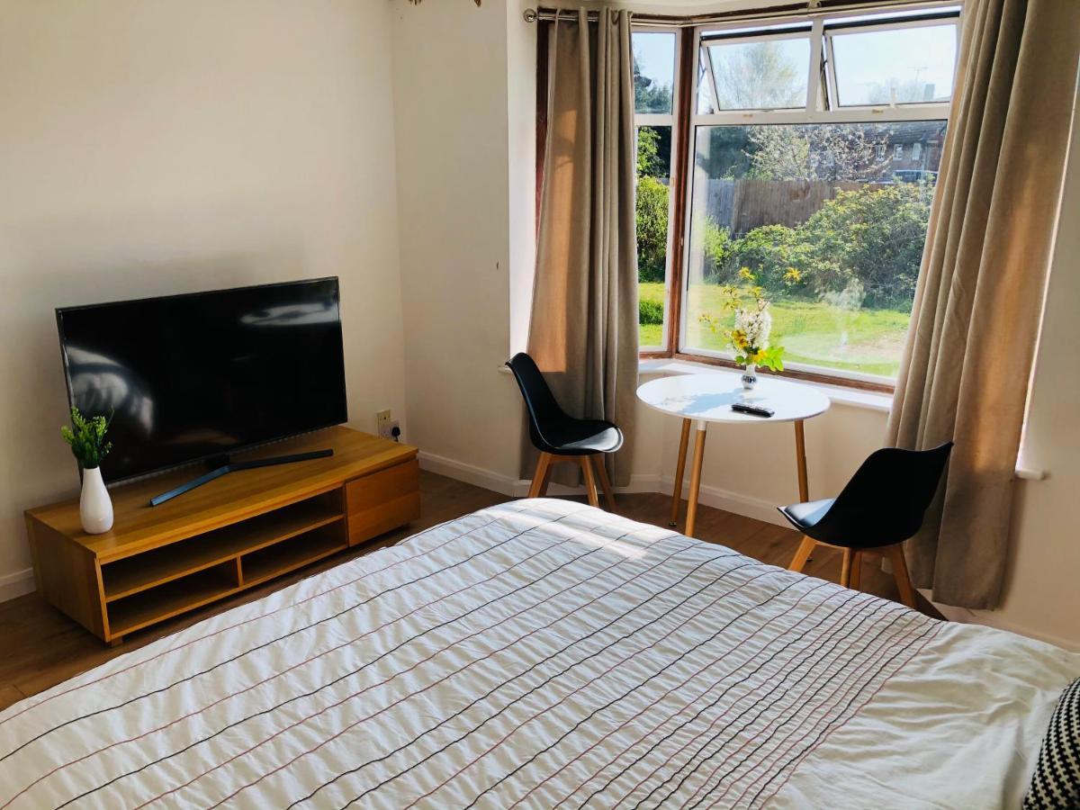 شقة Amazing Quiet Garden House Near London Luton Airport المظهر الخارجي الصورة