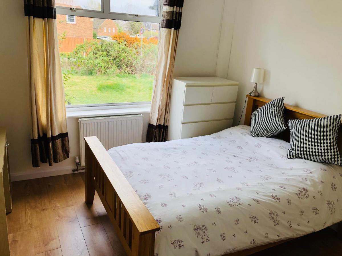 شقة Amazing Quiet Garden House Near London Luton Airport المظهر الخارجي الصورة