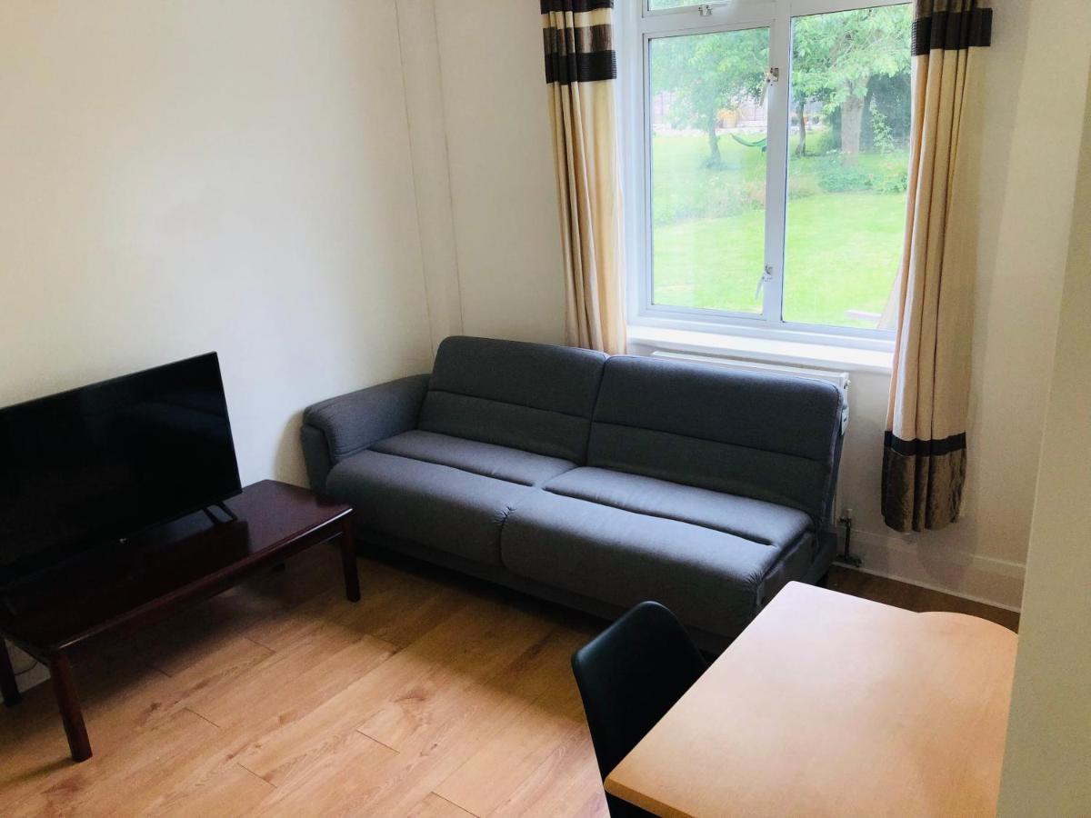 شقة Amazing Quiet Garden House Near London Luton Airport المظهر الخارجي الصورة