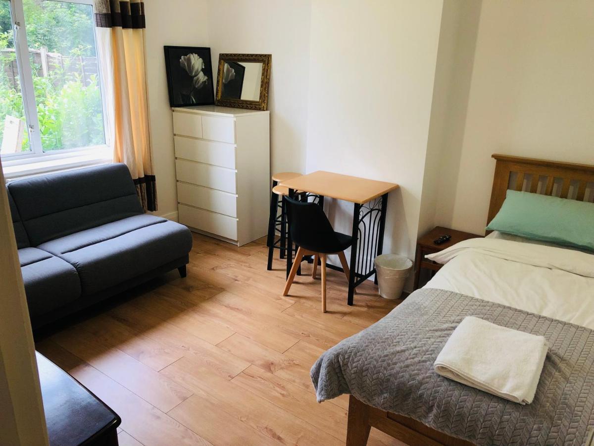 شقة Amazing Quiet Garden House Near London Luton Airport المظهر الخارجي الصورة