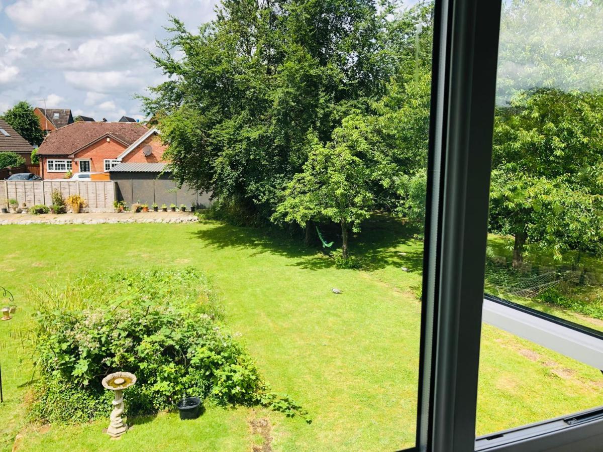 شقة Amazing Quiet Garden House Near London Luton Airport المظهر الخارجي الصورة