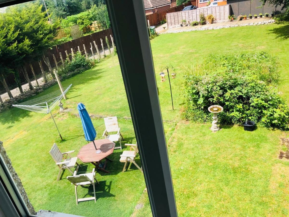 شقة Amazing Quiet Garden House Near London Luton Airport المظهر الخارجي الصورة