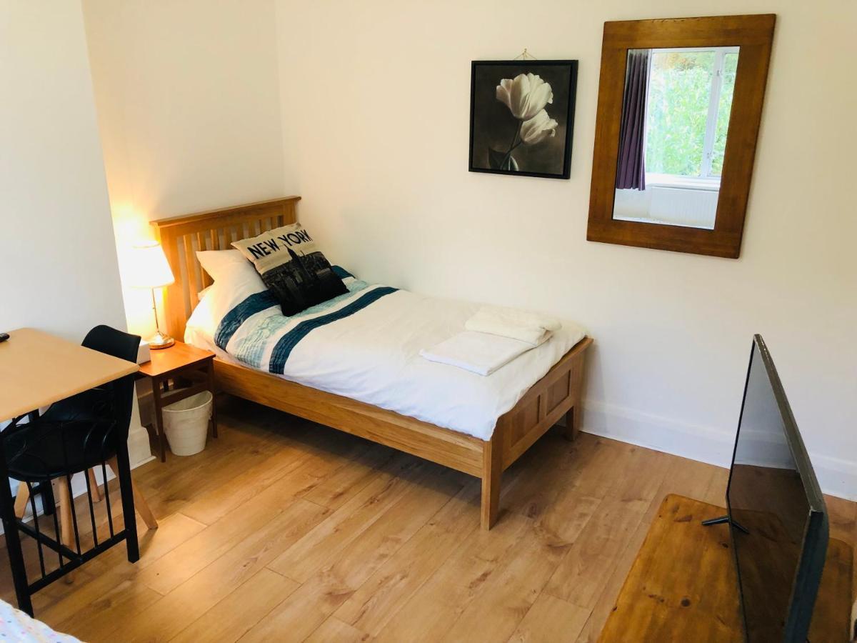 شقة Amazing Quiet Garden House Near London Luton Airport المظهر الخارجي الصورة