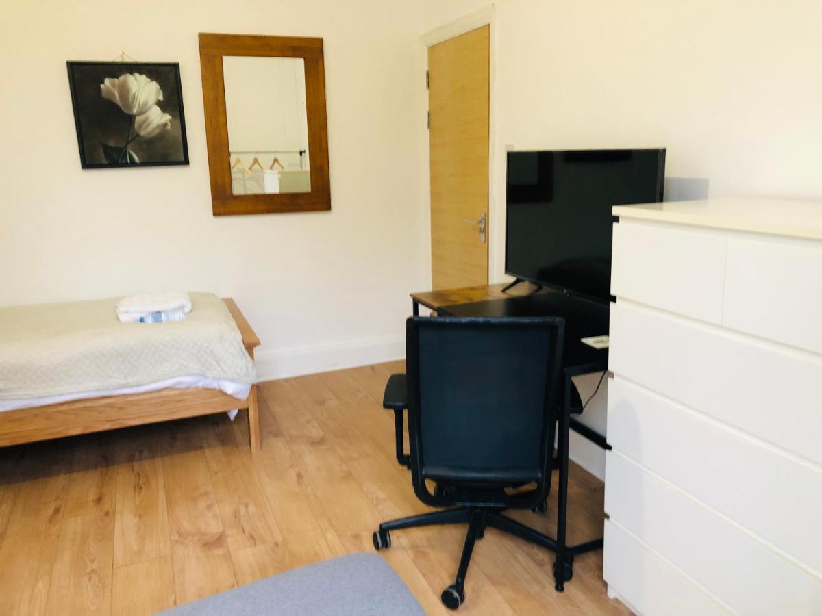 شقة Amazing Quiet Garden House Near London Luton Airport المظهر الخارجي الصورة