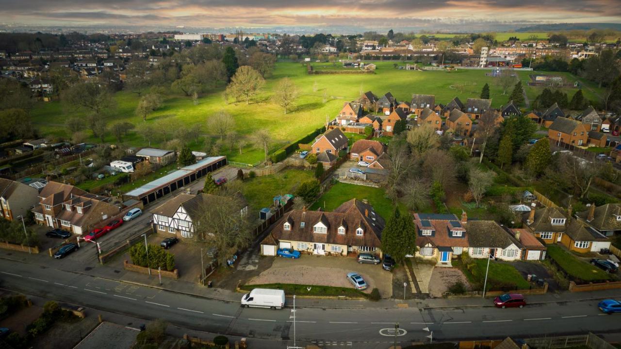 شقة Amazing Quiet Garden House Near London Luton Airport المظهر الخارجي الصورة